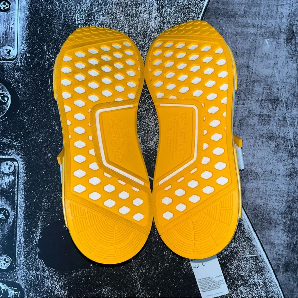 NIB Adidas NMD_R1